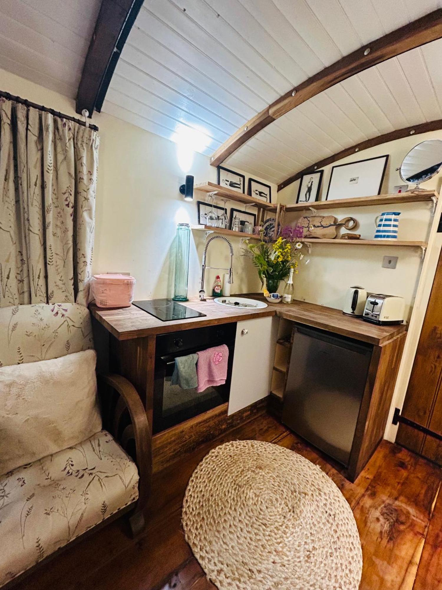 The Railway Carriage - Blue Villa Glasbury Luaran gambar