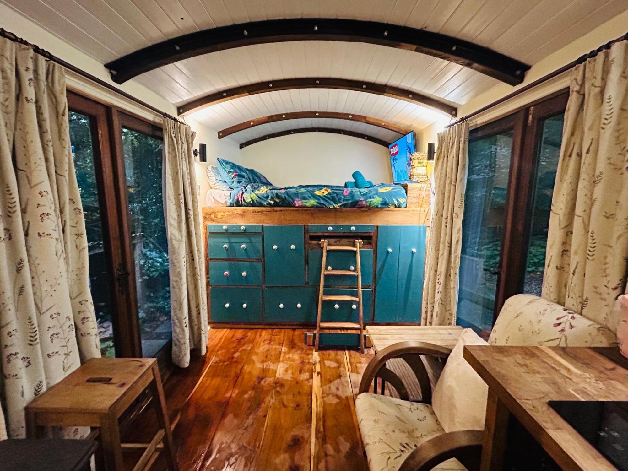 The Railway Carriage - Blue Villa Glasbury Luaran gambar