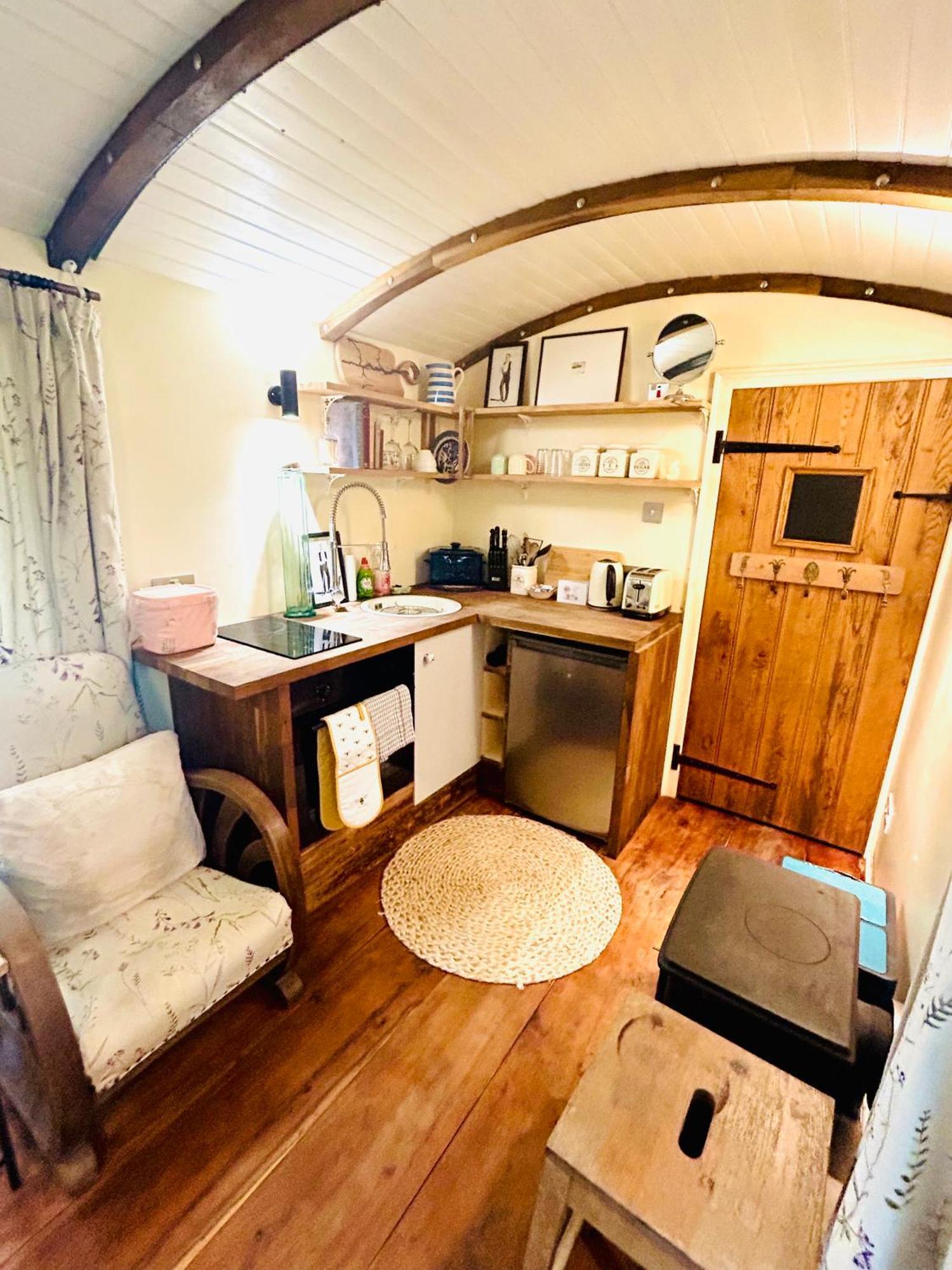 The Railway Carriage - Blue Villa Glasbury Luaran gambar