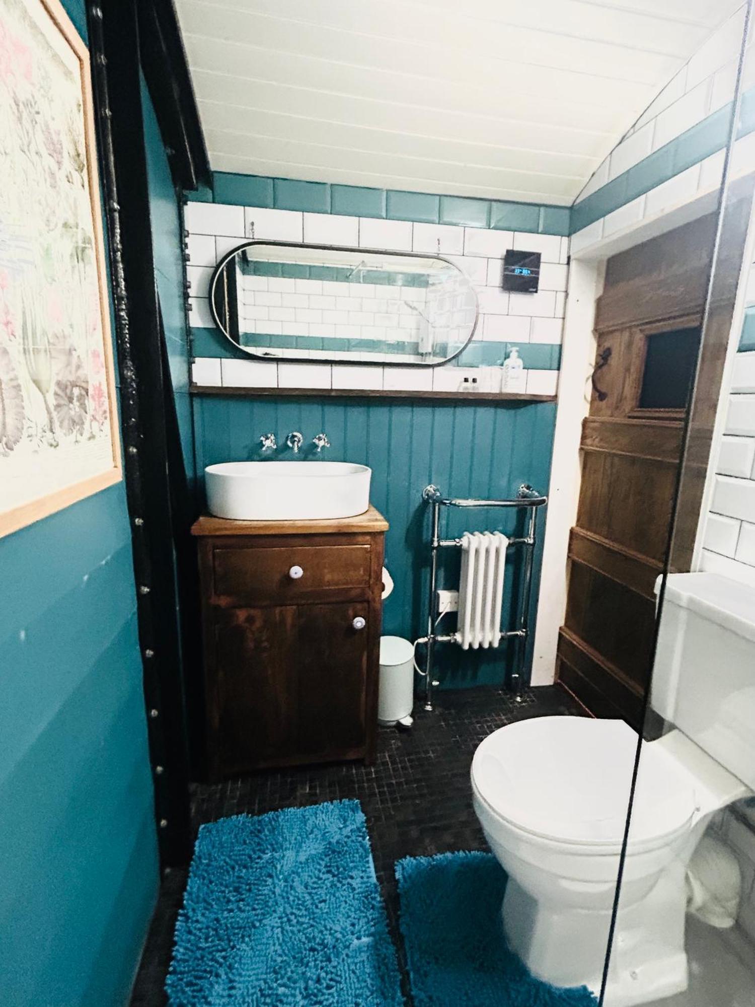 The Railway Carriage - Blue Villa Glasbury Luaran gambar