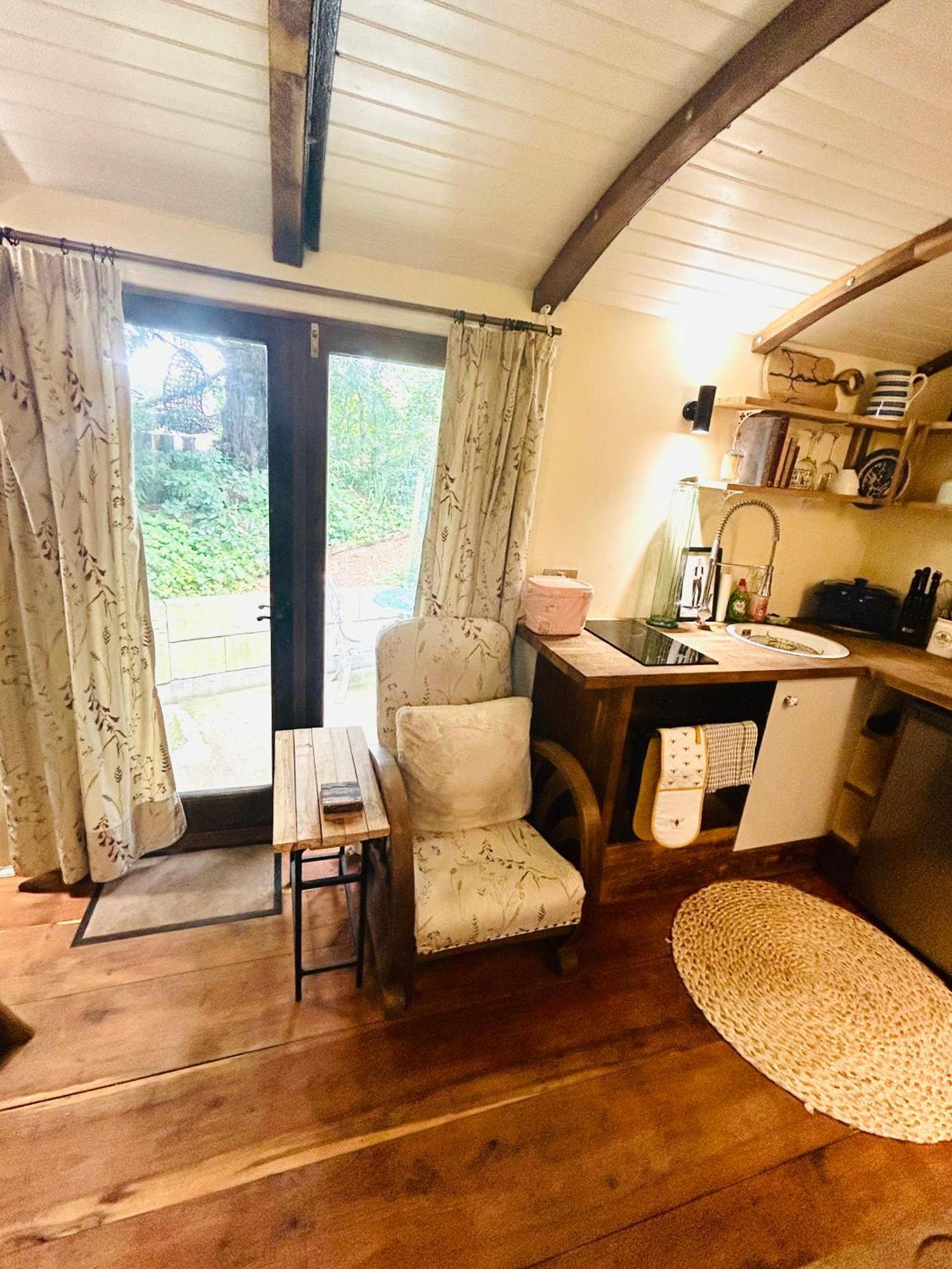 The Railway Carriage - Blue Villa Glasbury Luaran gambar