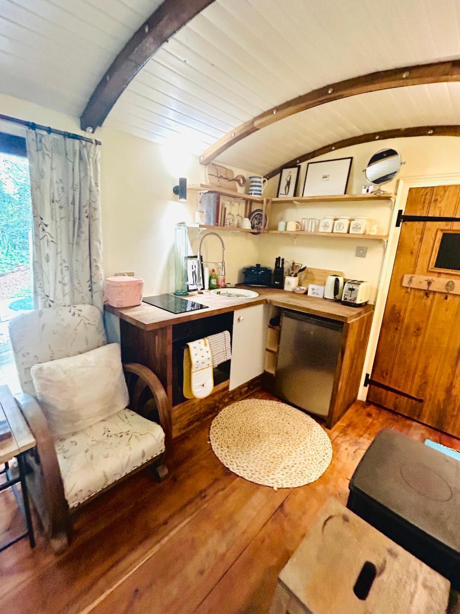 The Railway Carriage - Blue Villa Glasbury Luaran gambar